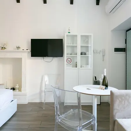 Naviglio Apartment Milan
