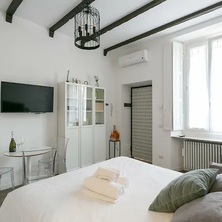 Apartment Naviglio Milan